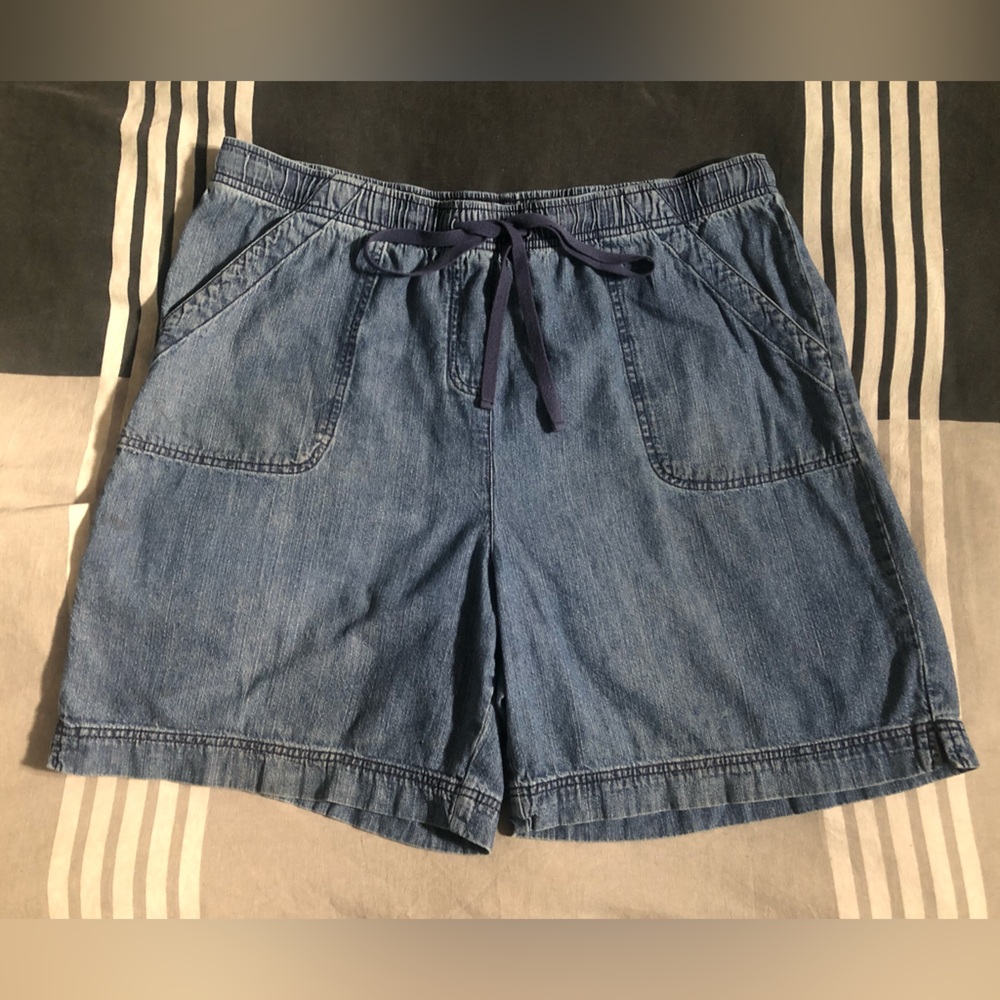 Chambray shorts size  ~XL, tie waist with elastic, front pockets